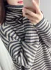 Kvinnors tröjor Azyt 2022 Autumn New Striped tröja Kvinnliga tröjor Korean Löst Turtleneck tröja Jumper Kvinnlig vinter Ny baströja T221019