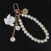 Nyckelringar Vintage White Angel Keychain Women Girl Cute Mini Pearl Heart Key Chain Car Ring Holder Trinket Bag Charms smycken