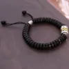 Braccialetti con ciondoli Gioielli buddisti tibetani fatti a mano Perline di conchiglia di cocco naturale OM Mani Padme Hum con bracciale in metallo Mantra Sign 1562