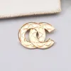 고급 디자인 브랜드 Desinger Brooch 여성 사랑 크리스탈 라인톤 진주 편지 브로치 정장 핀 패션 보석류 장식용 액세서리 유명한 디자인 11