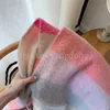 Winter Sacrf Designer Cashmere como lenço masculino Women Studio Shawl Rainbow Color Color Tassel Lenços de moda quentes e confortáveis ​​pashmina com caixa