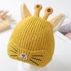 耳とかわいい鹿の赤ちゃんの帽子