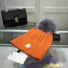 Gorro de punto de invierno para hombre, gorros de lana de punto, Top clásico, gorro de chaqueta con pompón torcido para mujer