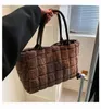 HBP Totes Handtaschen Plüschhandtasche Winter-Einkaufstasche Damenhandtasche Einzelschulter-Unterarmtasche Tragbare Einkaufstasche mit großer Kapazität 220830