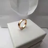 Bagues pour femmes Bague de luxe de créateur Bagues de mariage Diamant incrusté de monogramme Design Couple Mariage Cadeau de la Saint-Valentin Apparence exquise Écharpe Double bien