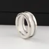 Designer Lyxigt mode 316L titan stål kärleksring Rostfritt stål roséguld ringar för älskare vit svart Keramisk par present