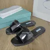 Utförsäljning Dam Sommartofflor Sandaler Lyx Slides Skor Dam Flip Flops Läder Flats P Triangle Mark Sandles Pantoufles Sandaler Gratis Tofflor 1.99USD