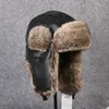 Boinas de boinas, lapidado com os ouvidos, feng cap mass de inverno, mantenha um casal quente moda moda flafe falsa peles russia chapéu