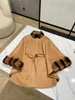 Camel Cashmere Double Cape Coat Pullover przymocowany z wełną skórzaną klapą i mysim kołnierzem futra