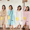 Toalha de banho Ladies pode usar caseiro com capuz de capa Bathrobe Autumn e Winter Sleeved Pineapple Lattice Lips Fleece Rous de roup￣o de banho CX26