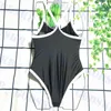 Tasarımcı seksi bikini setleri 2024 yeni moda klasik siyah tek parça mayo kadınlar için beyaz mektup moda kadın plajı