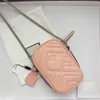 Stijlvolle verticale mobiele telefoontas van rundleer schoudertas met ritssluiting metalen ketting cross-body met zijn eigen kenmerkende G-vorm 598597 collectie banaangeel