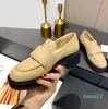 2022 NOUVELLE FOLM CASSOCHING SAUSSIONS DIRE BESTRAPTION LAFERS FLAT Si simple confortable Fashion Luxury Design Woman Loisk