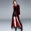 معاطف الخندق النسائية 2022 WRAP Black Velvet Maxi Coat السميكة دافئة طويلة خارج الملابس الشتوية مصممة للنساء عتيقة