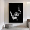 Pintura en lienzo Acuarela Negro Blanco Mujeres Fumar y Tener Armas Modelo de Moda Pintura Artística Pared Decoración del Hogar Imágenes para la Decoración de la Sala