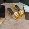 ￖvre glidkvinnor Sandaler H￶gklackad designer Tjock botten Slippare Metal L￤derpatentl￤derst￤vlingar Flat Soled LeFse Outdoor Beach Travel Shoes 35-42