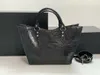 Designer -Tasche OEO Klassische Einkaufstaschen kleine Handtaschen Distelte silberne Hardware Niete One Umhängetaschen Getreide Textur Kalb Leder to268h