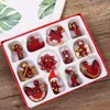 Décorations de Noël 12pcs / Set Ornements miniatures en bois Arbre suspendu Pendentifs Année Cadeau Jouet pour Kid Home Party Decor en gros