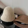 여자 뜨개질 버킷 모자 레트로 따뜻한 모직 모자 겨울 단색 울 컬러 어부 모자 패션 디자이너 트리콜러 인용 가드 캡 비니 모자