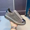 Women Mens Shoes Sneakers مصممة فاخرة حذاء رياضة حريري الحرير حرير البقرة راينستون تسليم mkjkkk0000001