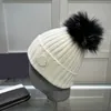 Designer Cap vinter stickad m￶ssa ullhatt kvinnor chunky stickad tjock varm faux p￤ls pom beanies hattar kvinnliga motorhuven beanie kepsar 12 f￤rger