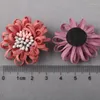 Fiori decorativi Multistrato con nucleo di fiori a tre colori Distruggono il nastro di raso manuale Accessori per capelli natalizi per bambine