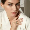 Nowa luksusowa jakość geometryczna cyrkon S925 Srebrny pierścień Kobiet Biżuteria Mikro Zestaw Kamień Wybitny pierścień