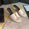 ￖvre glidkvinnor Sandaler H￶gklackad designer Tjock botten Slippare Metal L￤derpatentl￤derst￤vlingar Flat Soled LeFse Outdoor Beach Travel Shoes 35-42