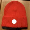 Gorro de grife bordado crachá feminino bola de cabelo quente gorro masculino chapéu de inverno preto quente