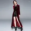 معاطف الخندق النسائية 2022 WRAP Black Velvet Maxi Coat السميكة دافئة طويلة خارج الملابس الشتوية مصممة للنساء عتيقة