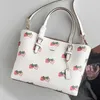 Bolsos de noche Bolso de mano de diseñador Bolso de mano de cuero de lujo Mujeres Linda Fresa Hombro Monedero Diseñadores para mujer Totes grandes Bolsas de compras 220928