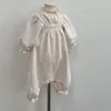 Sandali 2022 Primavera Neonate Ragazzi Tute Nate Tinta unita Manica lunga Pagliaccetto in cotone Bambino neonato Abbigliamento casual in pizzo