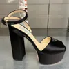 Новые узоры сандалии женские туфли для женских женских женщин с сандал -платформой насосы классическая треугольная пряжка с украшением 140 -мм женских роскошных дизайнеров обувь
