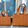 Woody Tote Shoppingväska Kvinnor Crossbody-väskor Kohud Läder Brevbroderi Magnetlås Stor kapacitet Fick Enfärgad Handväska Handväska