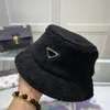 Kaszmirowy projektant Designer Bucket Hat P Fisherman Hats List Solid Women Men Men Baseball Cap Kapelusz zimowy