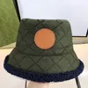 Vinter Cashmere Bucket Hat Designer Män Kvinna Bokstäver Broderade lammhattar Kasketter Mode Ull Fiskare Keps Snål brätte Hattar