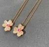 Collier pendentif fleur de qualité de luxe avec diamant et couleur fuchsia avec tampon de boîte PS7360A