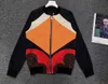 Zweiteilige Damenhose, Patchwork, geometrischer Druck, lange Ärmel, Reißverschluss, Jacke, Oberteil, Kontrastfarbe, Taschendesign, Hose, Modedesignerin, Damenbekleidung, 1970