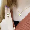 Naszyjne kolczyki Zestaw Luksukiskids w stylu Koreański Peach Blossom Wiselant For Women Flower Shape Party Jewelry Zestawy bijoux femme