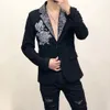 Chaqueta con bordado de rosas y diamantes de imitación rojos, abrigo para hombre, cantante, presentador, Bar, escenario, concierto, traje, chaquetas, esmoquin para banquete de cristal