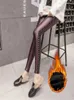 Leggings da donna YGYEEG Hot Charming Leggings invernali caldi Mesh Pearl Lace PU Leggings in pelle Perline da donna Rivet Pantaloni in ecopelle di cotone spesso T221020