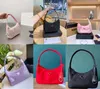Lüks Tasarımcılar Naylon Hobo Çanta Aksiller Paket Omuz Çantaları Elmas Cüzdan Kadınlar Bulanık Crossbody Çanta Hobos Cüzdanlar