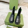 2022 Bottins de cheville pour femmes avec Boots de créateur en cuir blanc fuchsia Bottes de créateur de mode plates boucle à l'arrière