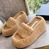 2023 Designer Donna lana Fluffy Slides pantofole di lusso Lettere classiche Furry Abbigliamento esterno Sandalo inverno signora Pan di spagna fondo spesso scarpe pantofola con punta aperta Taglia 35-40