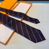 Высококачественные галстуки роскошные бренды модные дизайнеры Neckwear для Mens Womens 100% настоящие шелковые классические буквы простые полосы досуг