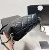 Bolsos de hombro de cuero para mujer Bolso de celosía de rombo Totes con cremallera clásica Paquete axilar de gran capacidad Diseñadores de ocio Bolsa Cartera Bolsa de compras