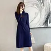 Robes décontractées en longue robe à tricoter à col haut Femme Qiu Dong Saison Pull de couleur unie De Charge Montrez la taille fine à l'intérieur Prenez un mot S