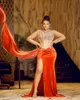 Turuncu Balo Elbiseleri Uzun Kollu Lüks Kristaller Boncuklu Yan Yarık Velvet Yüksek Boyun Kat Uzunluğu Kokteyl Partisi Akşam Elbisesi Vestido Özel Yapımı Artı Boyut