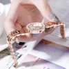 Aparentemente os relógios de pulseira, assista a duas peças de alça de metal com relógios de diamantes para mulheres clássicas de ouro