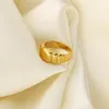 Anéis de casamento jóias de luxo 18k anel de textura de ouro 18k listras croissant de aço inoxidável